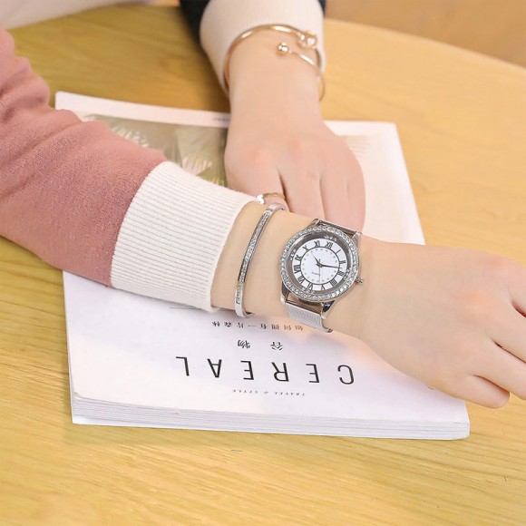 Часы с металлическим браслетом Quartz