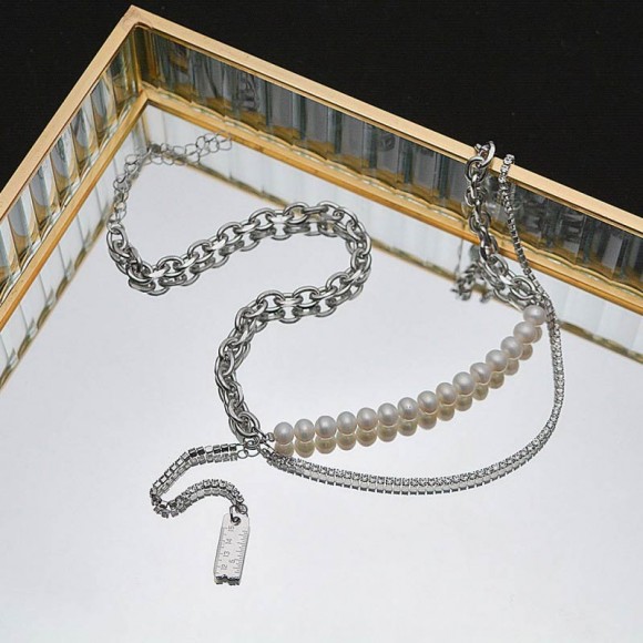 Цепочка на шею с жемчугом и подвеской линейкой Цепочка на шею с жемчугом и подвеской линейкой