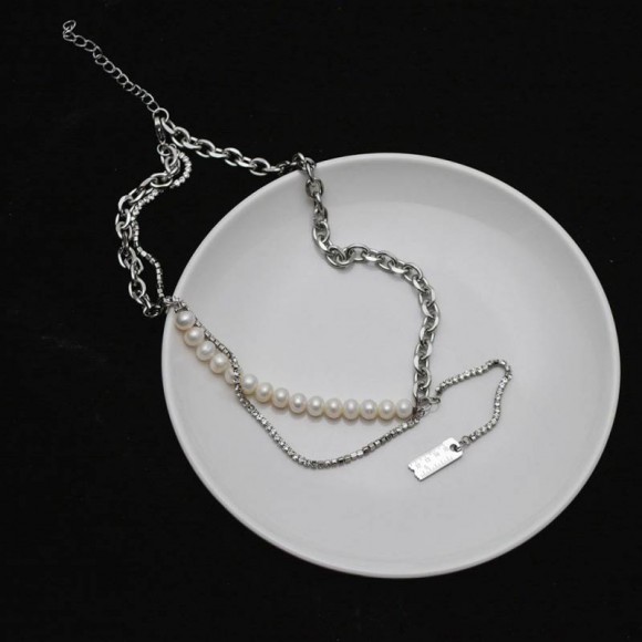 Цепочка на шею с жемчугом и подвеской линейкой Цепочка на шею с жемчугом и подвеской линейкой