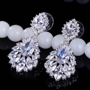 Вечірні сережки з камінням Elegant Вечірні сережки з камінням Elegant
