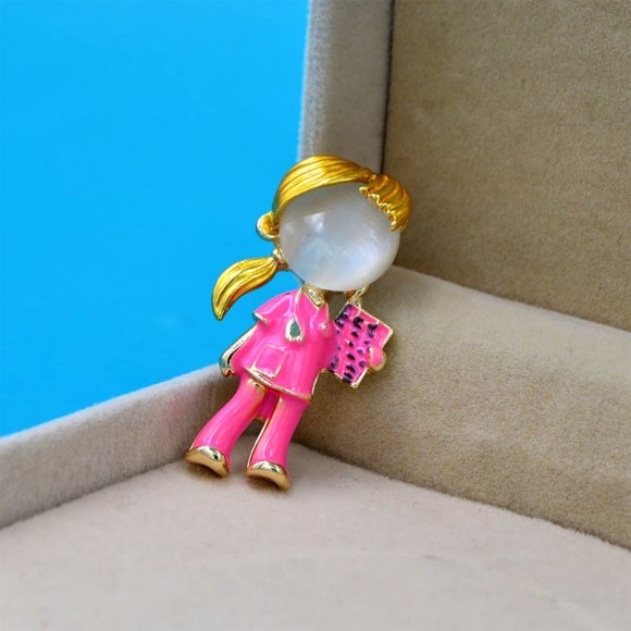 Брошь девушка врач розовая Брошь девушка врач розовая