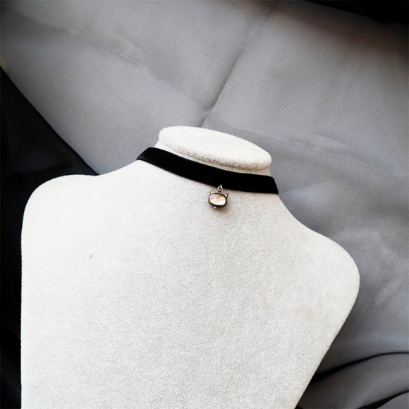 Чокер с подвеской котик