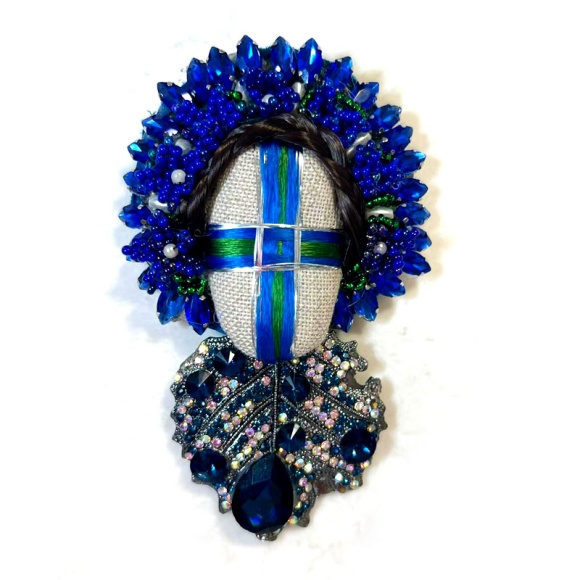 Брошь Мотанка с кристаллами синяя