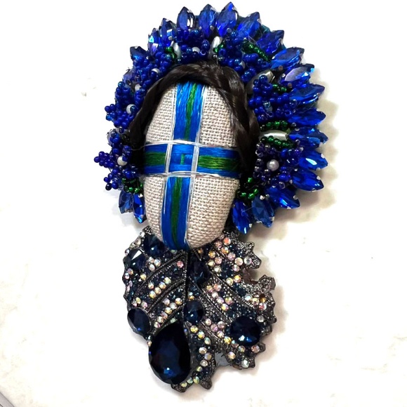 Брошь Мотанка с кристаллами синяя
