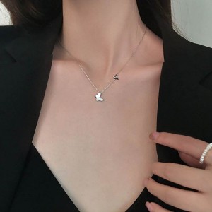 Ланцюжок на шию Дві метелики Ланцюжок на шию Дві метелики