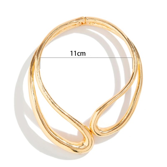 Металлическое колье изысканный изгиб Металлическое колье изысканный изгиб