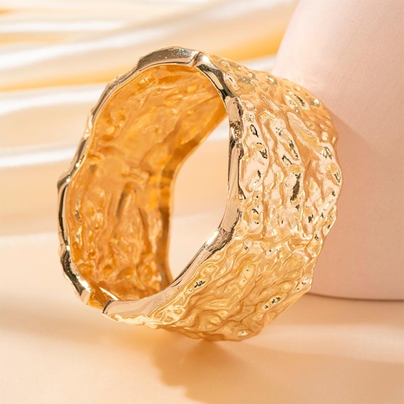 Жіночий металевий браслет Скеля Жіночий металевий браслет Скеля