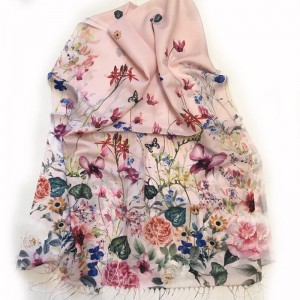 Весенний женский шарф с цветами Весенний женский шарф с цветами