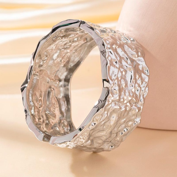 Сріблястий жіночий металевий браслет Скеля Сріблястий жіночий металевий браслет Скеля