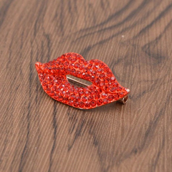 Брошка Губи