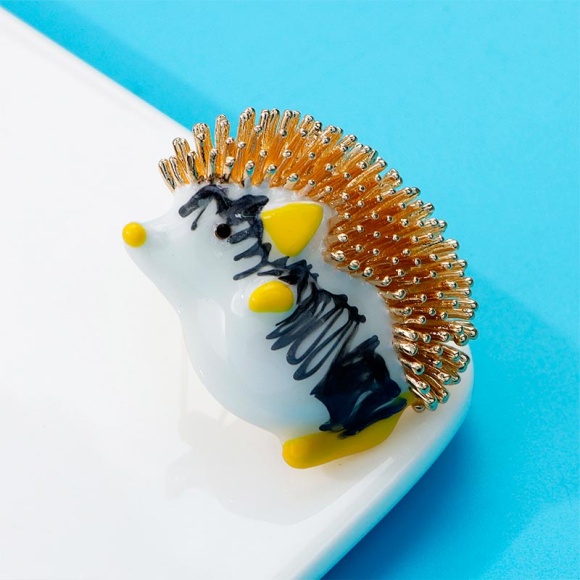 Брошь Ежик золотистые иголки бело-черный Брошь Ежик золотистые иголки бело-черный