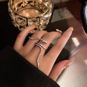 Двойное кольцо Змея кристалл Двойное кольцо Змея кристалл