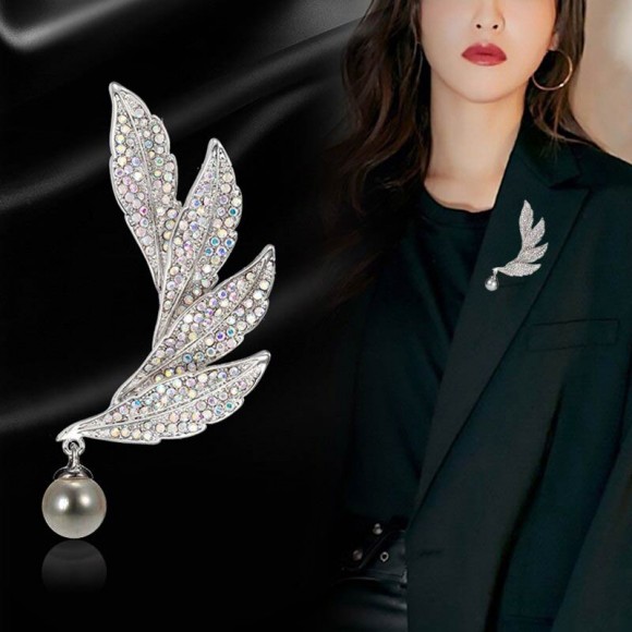 Брошка крило з намистом Брошка крило з намистом