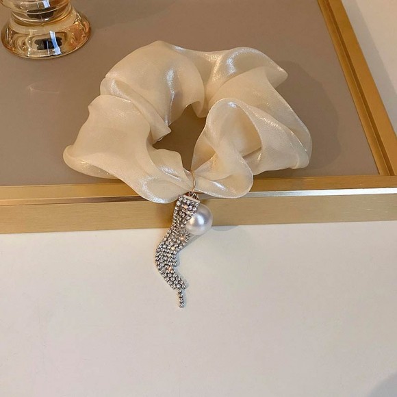 Резинка для волос с бусиной