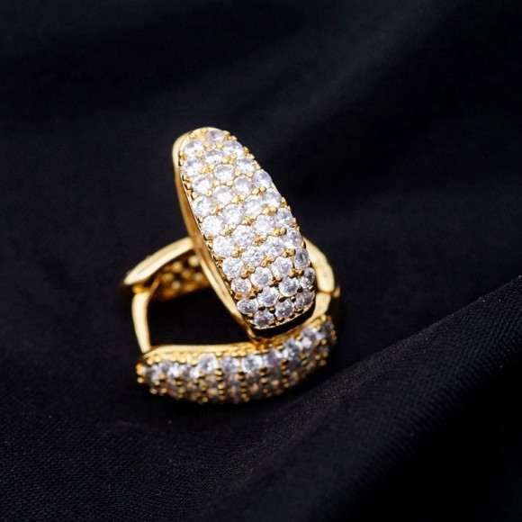 Золоті сережки з фіанітами. Золоті сережки з фіанітами.