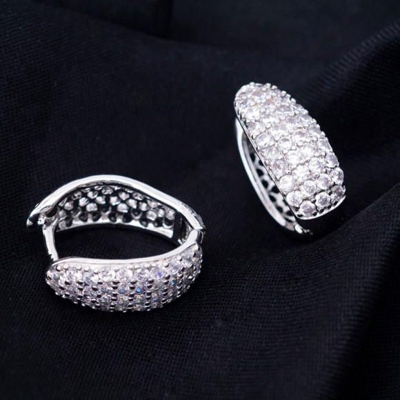 Золоті сережки з фіанітами. Золоті сережки з фіанітами.