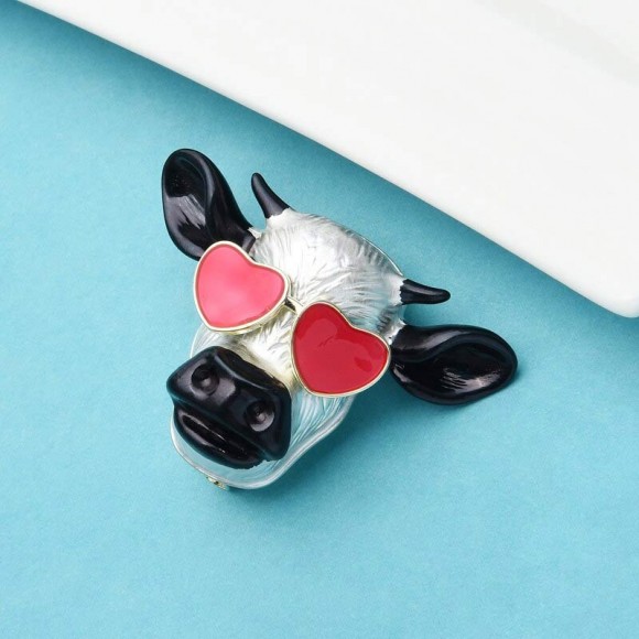 Брошь корова в очках. Символ 2021 года Брошь корова в очках. Символ 2021 года