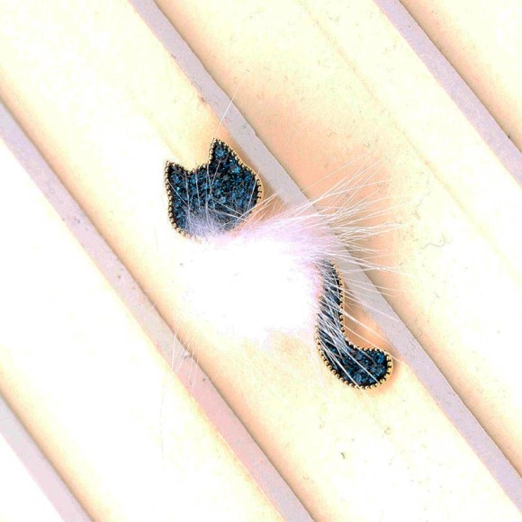 Брошка котик з пухом