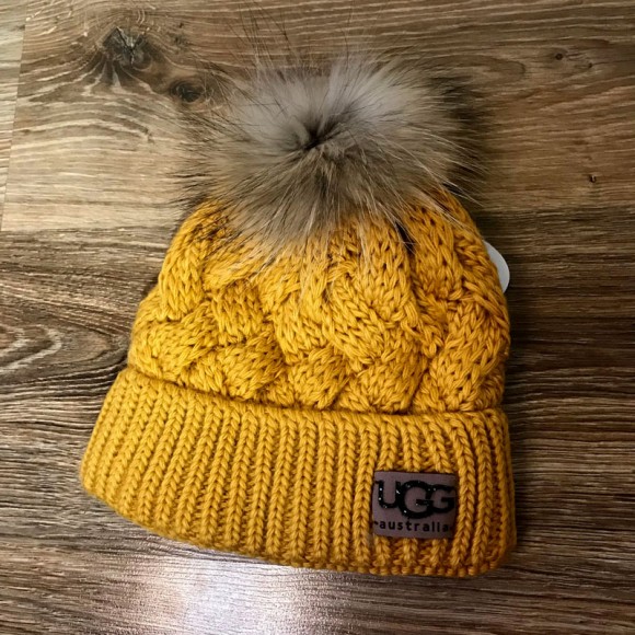 Шапка с меховым помпоном Ugg Шапка с меховым помпоном Ugg