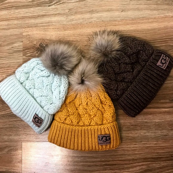 Шапка с меховым помпоном Ugg Шапка с меховым помпоном Ugg