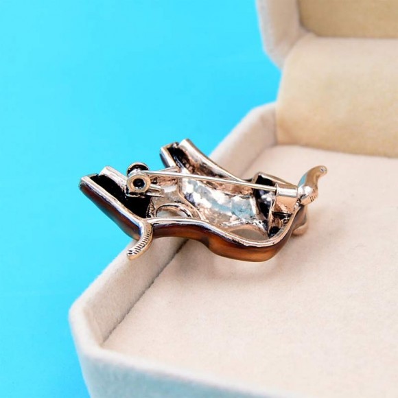 Брошь сильный Бык. Символ 2021 года Брошь сильный Бык. Символ 2021 года