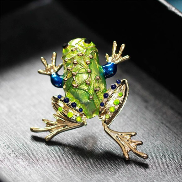 Брошь зеленая лягушка