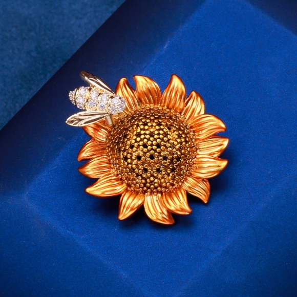 Брошь подсолнух с пчелкой Брошь подсолнух с пчелкой