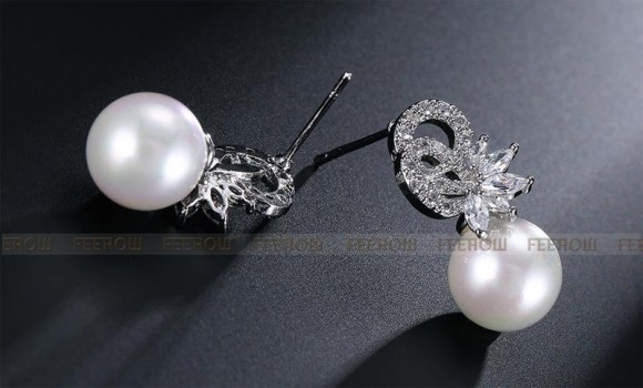 Сережки гвоздики з перлами Маріам