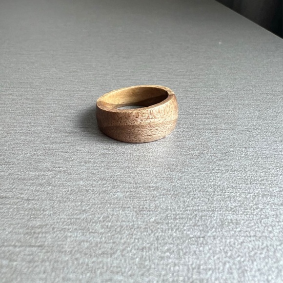Кольцо из дерева Орех стиль