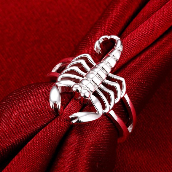 Срібна каблучка Скорпіон