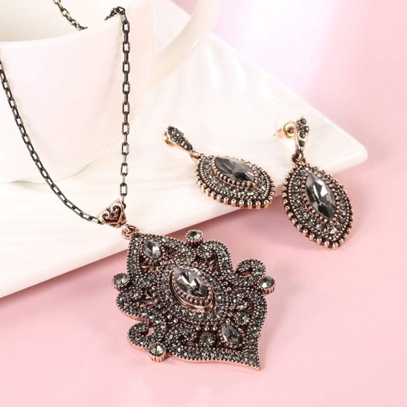 Набір прикрас Сенай: кулон і сережки Набір прикрас Сенай: кулон і сережки