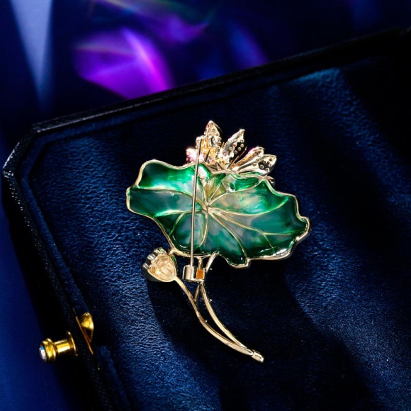 Брошка Лотос ранкової роси