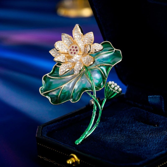 Брошка Лотос ранкової роси