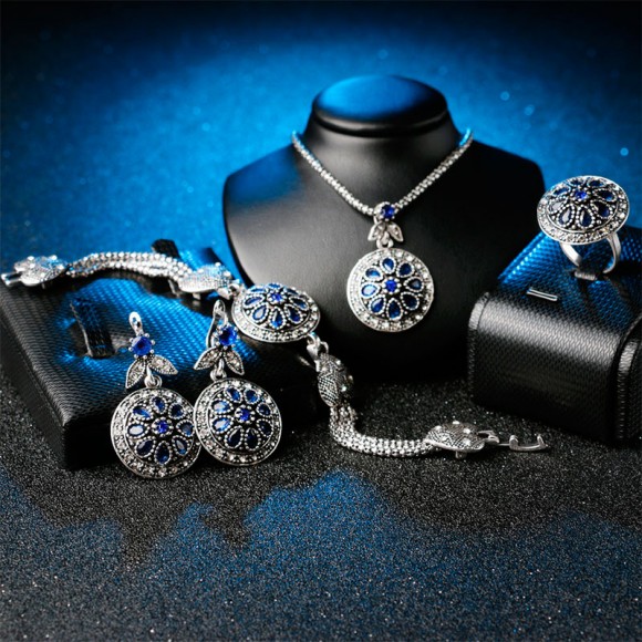 Турецкий набор украшений Берен: кольцо, серьги и браслет Турецкий набор украшений Берен: кольцо, серьги и браслет