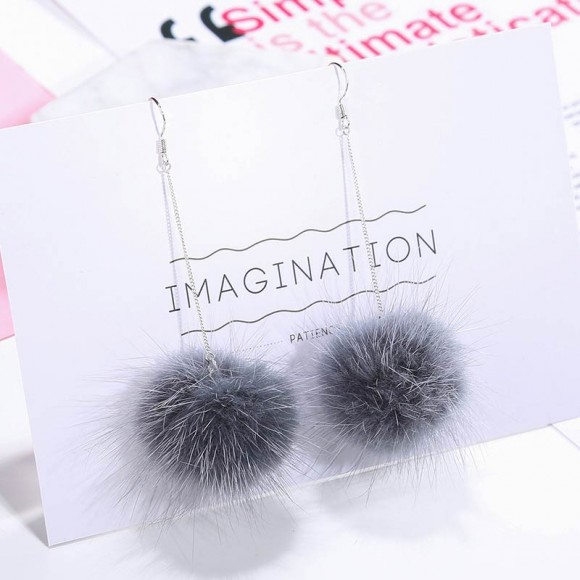 Серьги гвоздики Меховые шарики Серьги гвоздики Меховые шарики