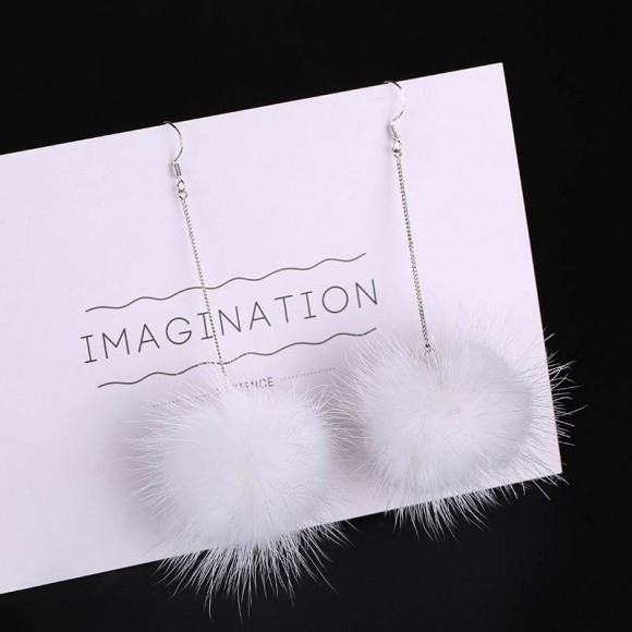 Серьги гвоздики Меховые шарики Серьги гвоздики Меховые шарики