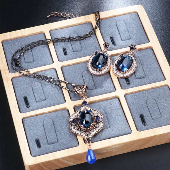 Набір Хасрет прикрас: кулон і сережки