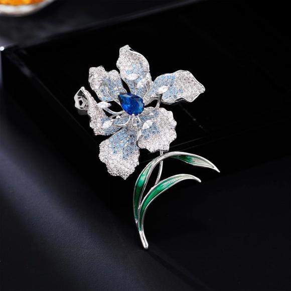 Елітна брошка Ірис місячного світла