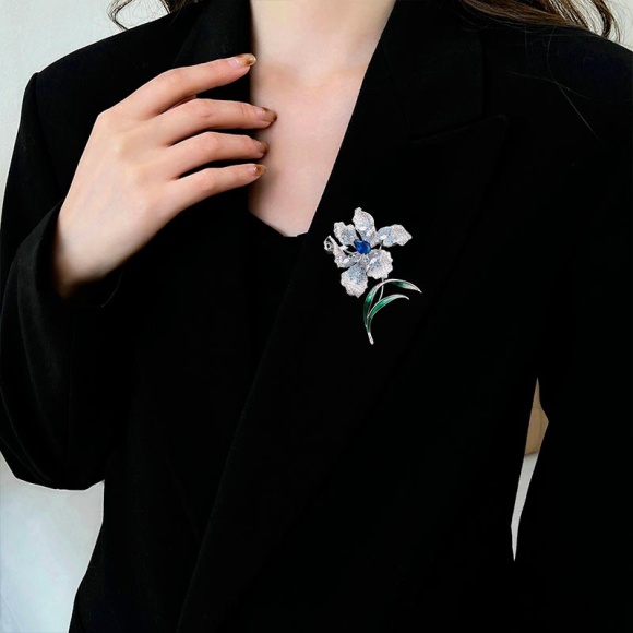 Елітна брошка Ірис місячного світла