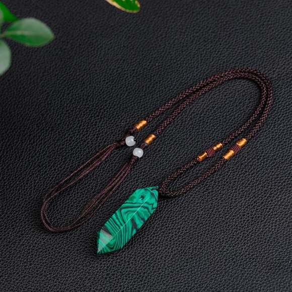 Большой кулон на шнурке Малахит