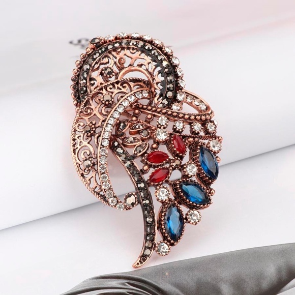 Брошка з камінням Деніз