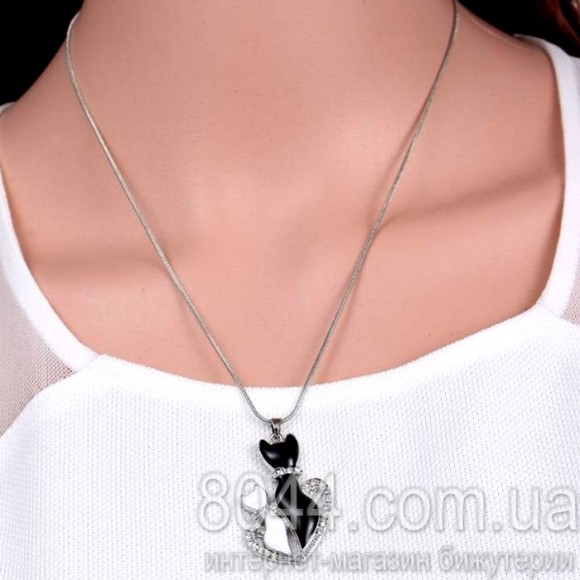 Кулон Чёрный кот и белая кошка