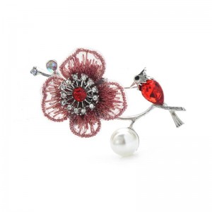 Брошка пташка на гілці з квіткою Брошка пташка на гілці з квіткою