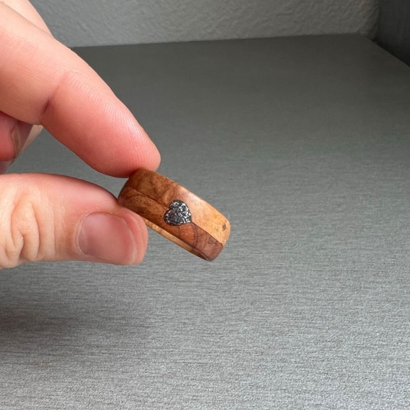 Кільце з дерева Серце ритм Кільце з дерева Серце ритм