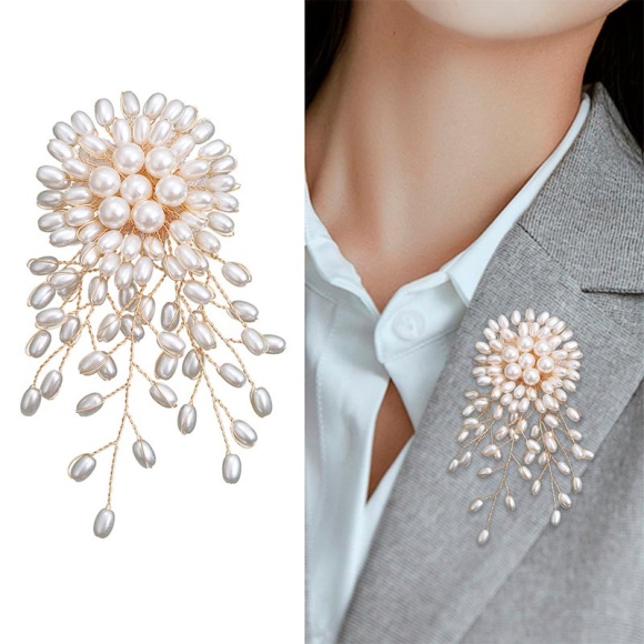 Брошка квітка плетіння з намистин Брошка квітка плетіння з намистин