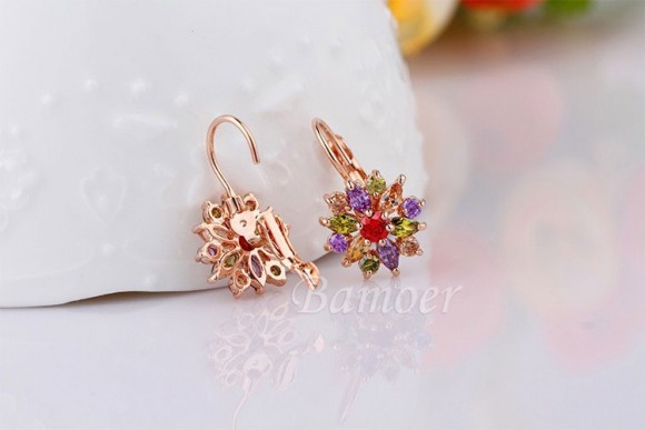 Набір прикрас: кулон і сережки Квітка з кристалами циркону Набір прикрас: кулон і сережки Квітка з кристалами циркону