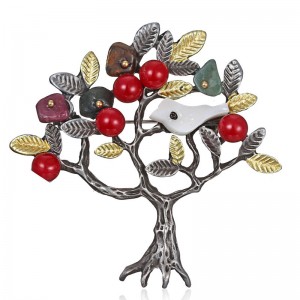 Брошь с натуральными камнями Дерево