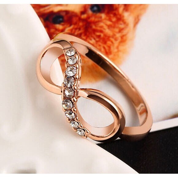 Кольцо женское Бесконечность с кристаллами