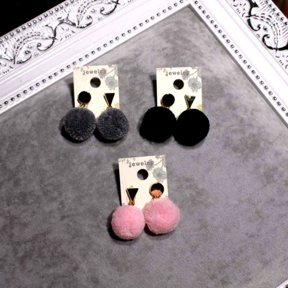 Серьги гвоздики Помпончик Серьги гвоздики Помпончик