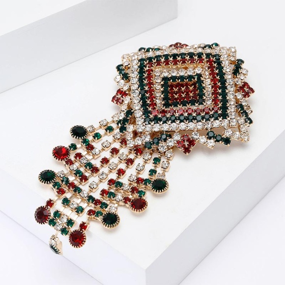 Брошка орнамент вишиванки водоспад